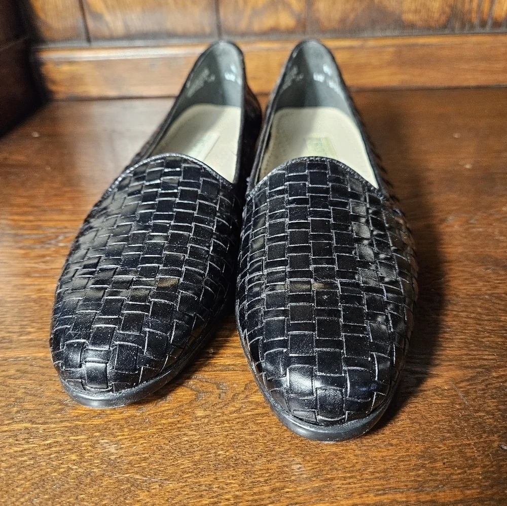 Trotters womens liz loafer black 8N.